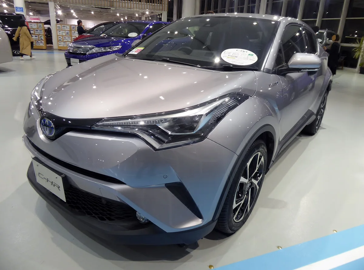 Toyota C-HR Hybrid G ilk kasa önden görünüm