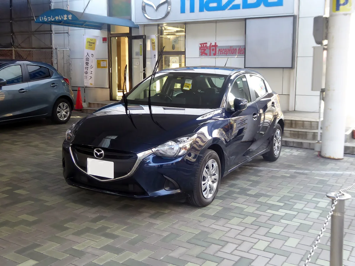Mazda Demio 13S DJ kasa önden görünüm