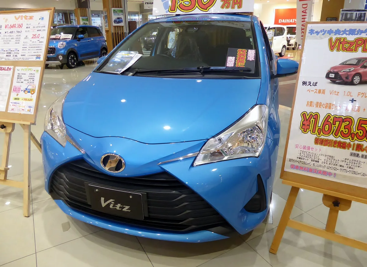 Toyota Vitz 1.3F XP130 kasa önden görünüm