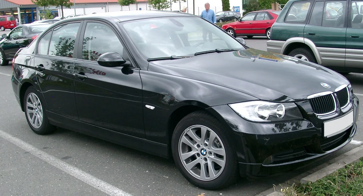 BMW 3 Serisi E90 sedan önden görünüm