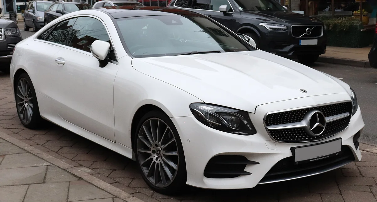 Mercedes-Benz E 220 d W213 AMG Line önden görünüm