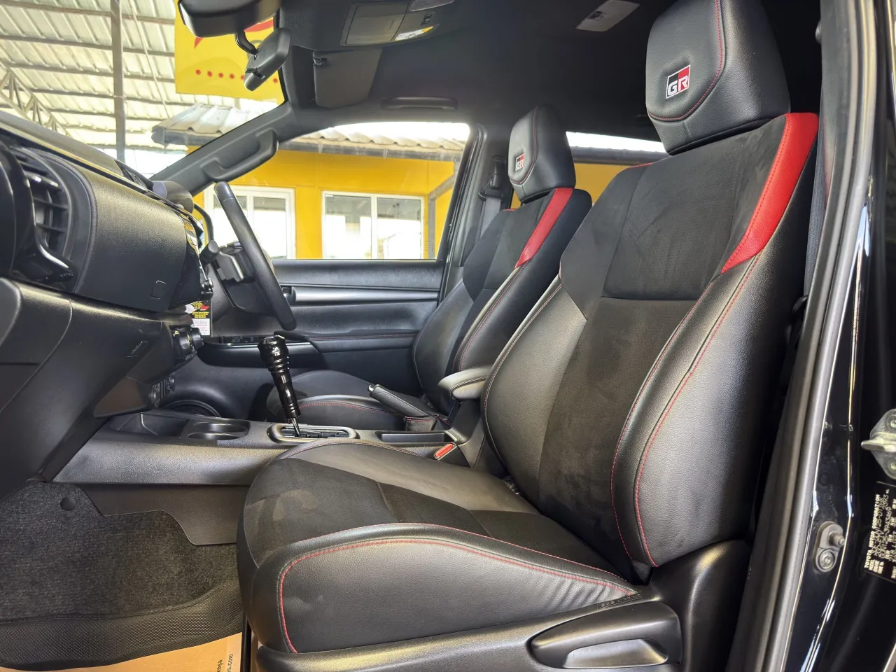2023 Model Otomatik Toyota Hilux 15. Görseli