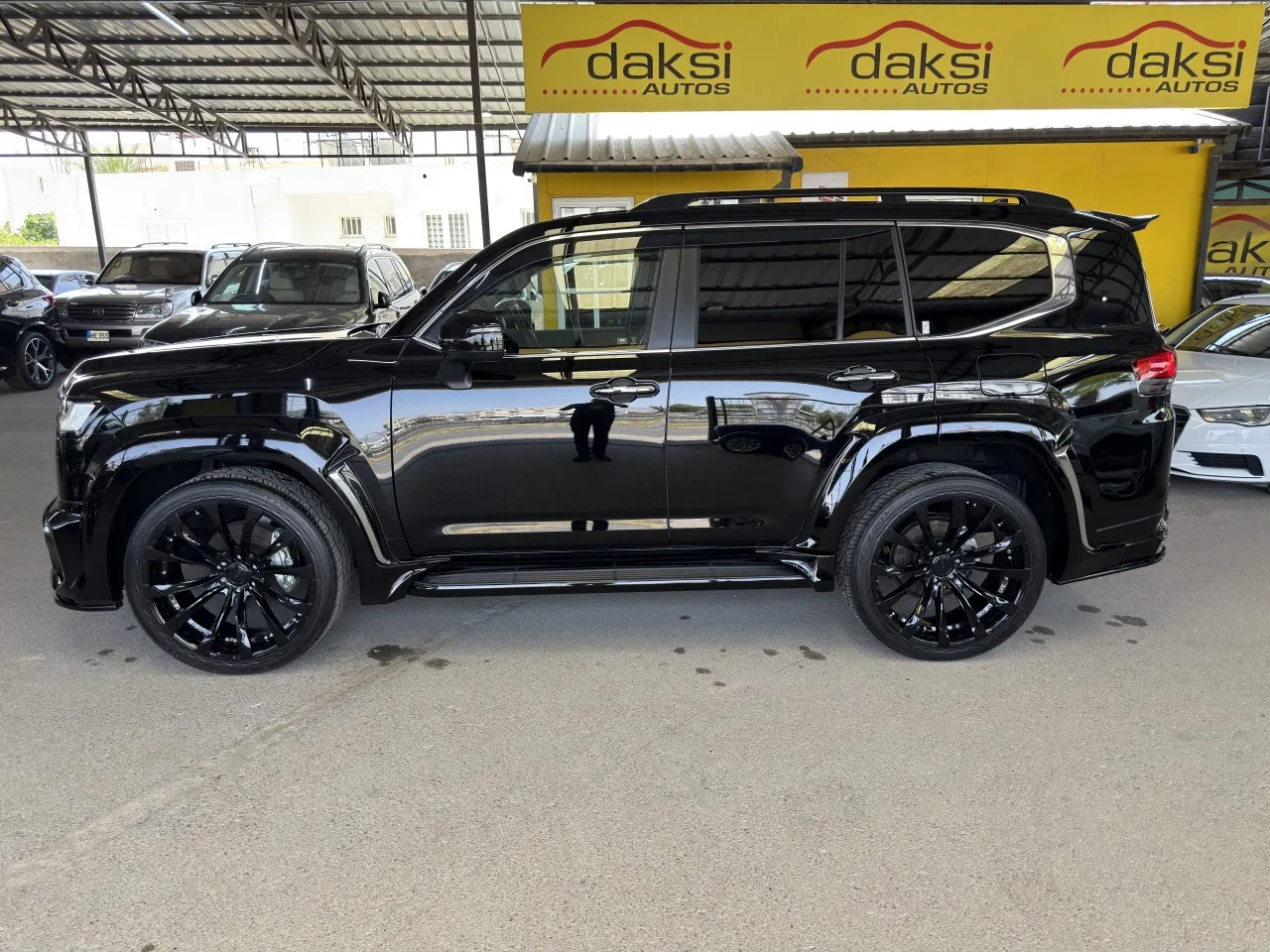 2023 Model Otomatik Toyota Land Cruiser 7. Görseli