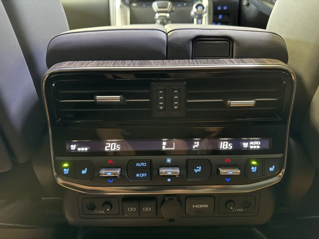 2023 Model Otomatik Toyota Land Cruiser 21. Görseli