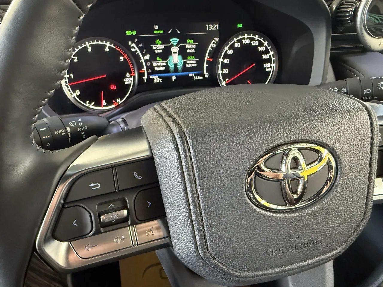 2023 Model Otomatik Toyota Land Cruiser 27. Görseli
