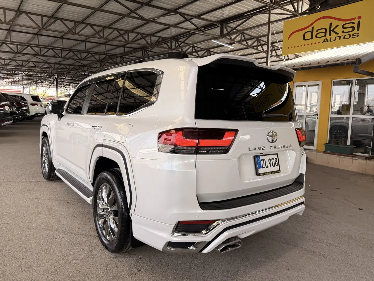 2023 Model Otomatik Toyota Land Cruiser 6. Görseli