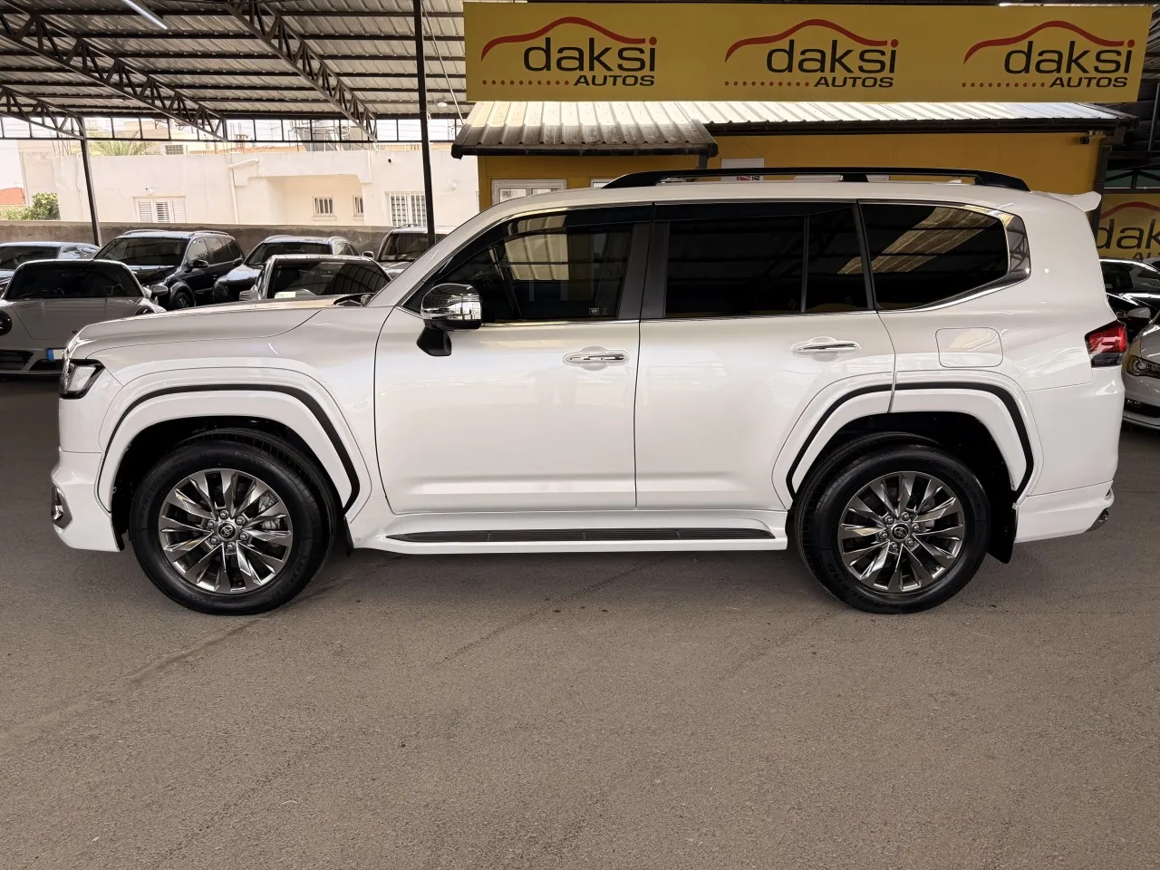 2023 Model Otomatik Toyota Land Cruiser 7. Görseli