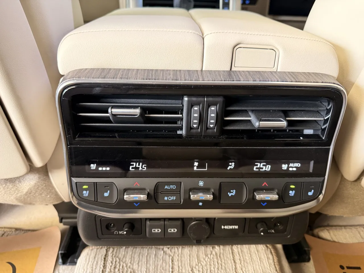 2023 Model Otomatik Toyota Land Cruiser 17. Görseli