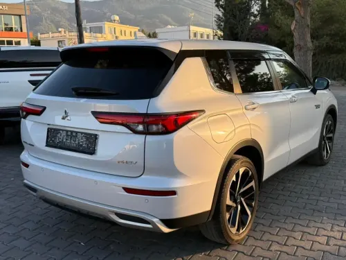 2023 Mitsubishi Outlander Hybrid - Önizleme 4