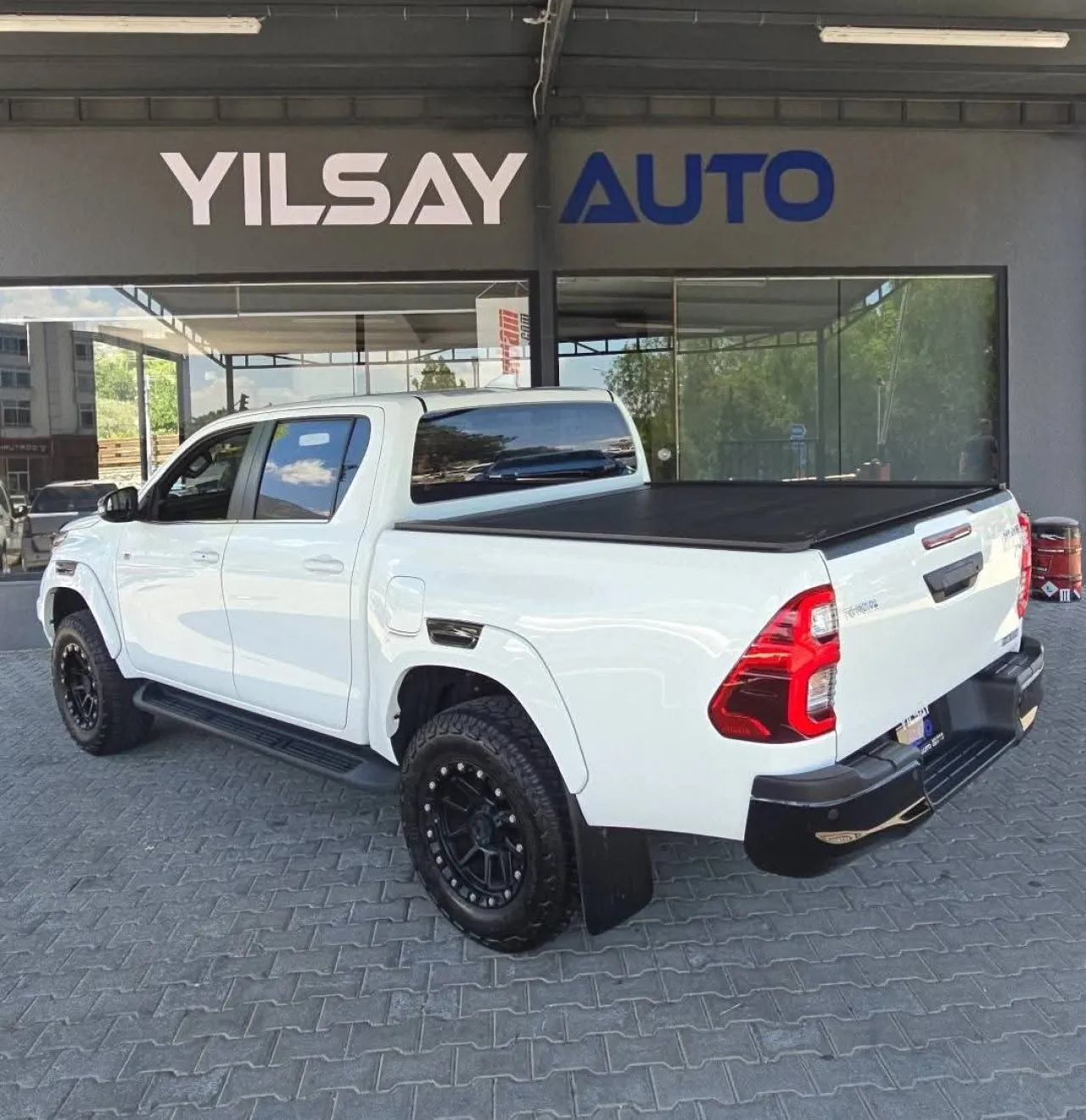 2023 Model Otomatik Toyota Hilux 4. Görseli