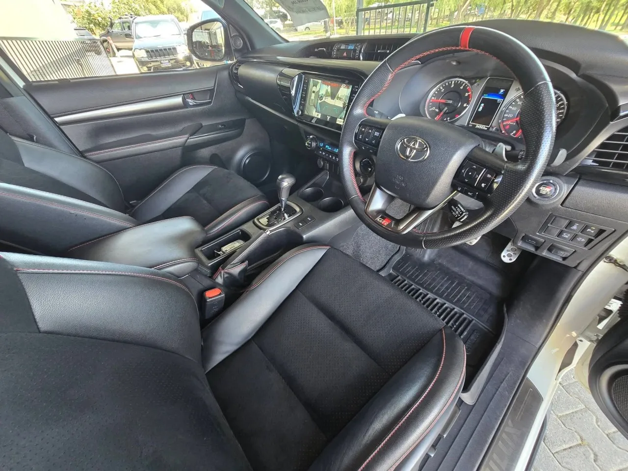 2023 Model Otomatik Toyota Hilux 9. Görseli