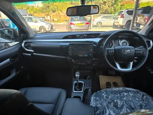 2025 Toyota Hilux - Önizleme 9