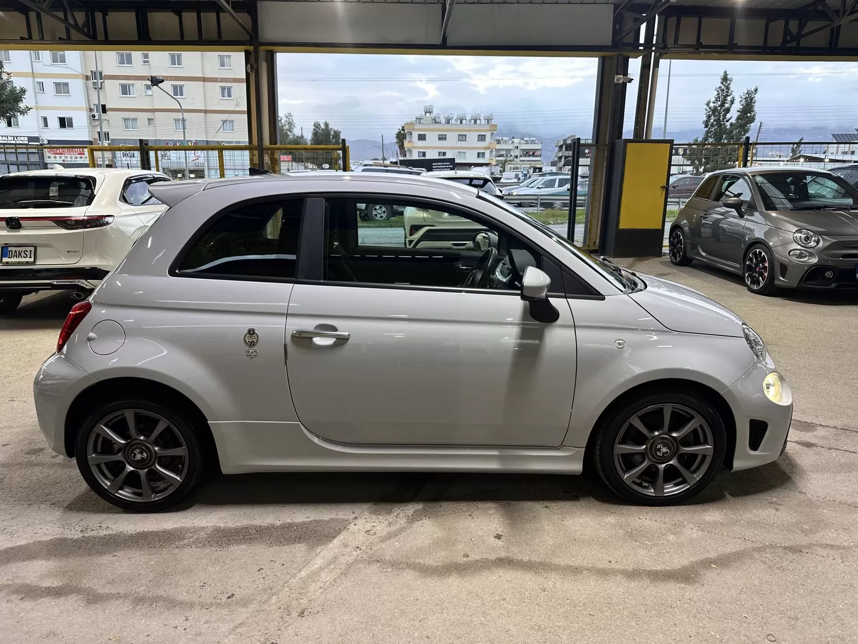 2020 Model Otomatik Fiat 500 Abarth 2. Görseli