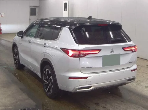2022 Model Otomatik Mitsubishi Outlander