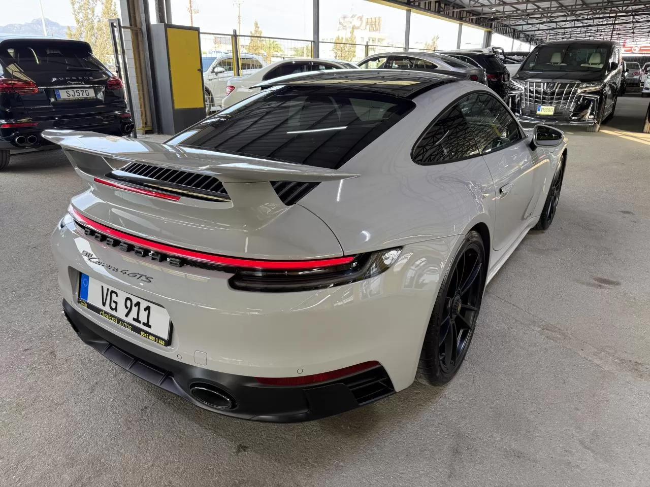 2023 Model Otomatik Porsche 911 4. Görseli