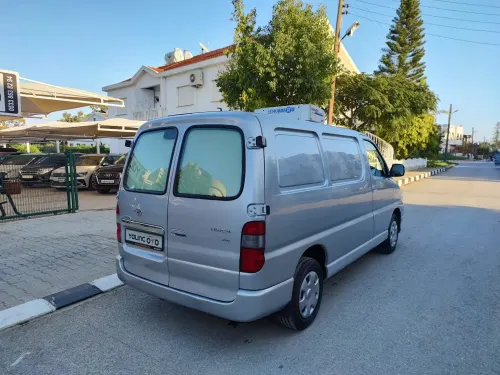 2012 Toyota Hi-Ace - Önizleme 11