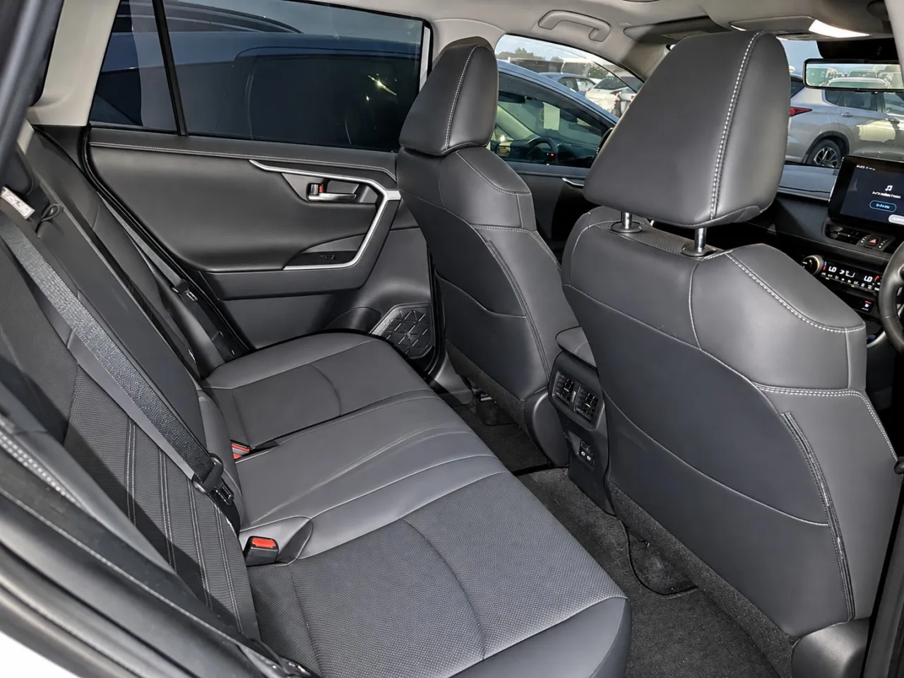 2023 Model Otomatik Toyota RAV4 9. Görseli
