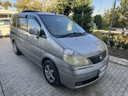 2003 Model Otomatik Nissan Serena