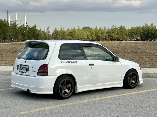 1998 Model Düz Toyota Starlet