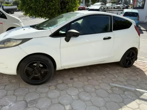 2009 Model Düz Ford Fiesta