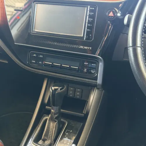 2015 Toyota Auris - Önizleme 10