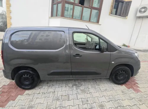 2022 Model Düz Vauxhall Combo