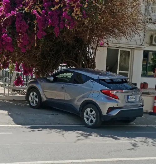 2025 Toyota C-HR Hybrid - Önizleme 3