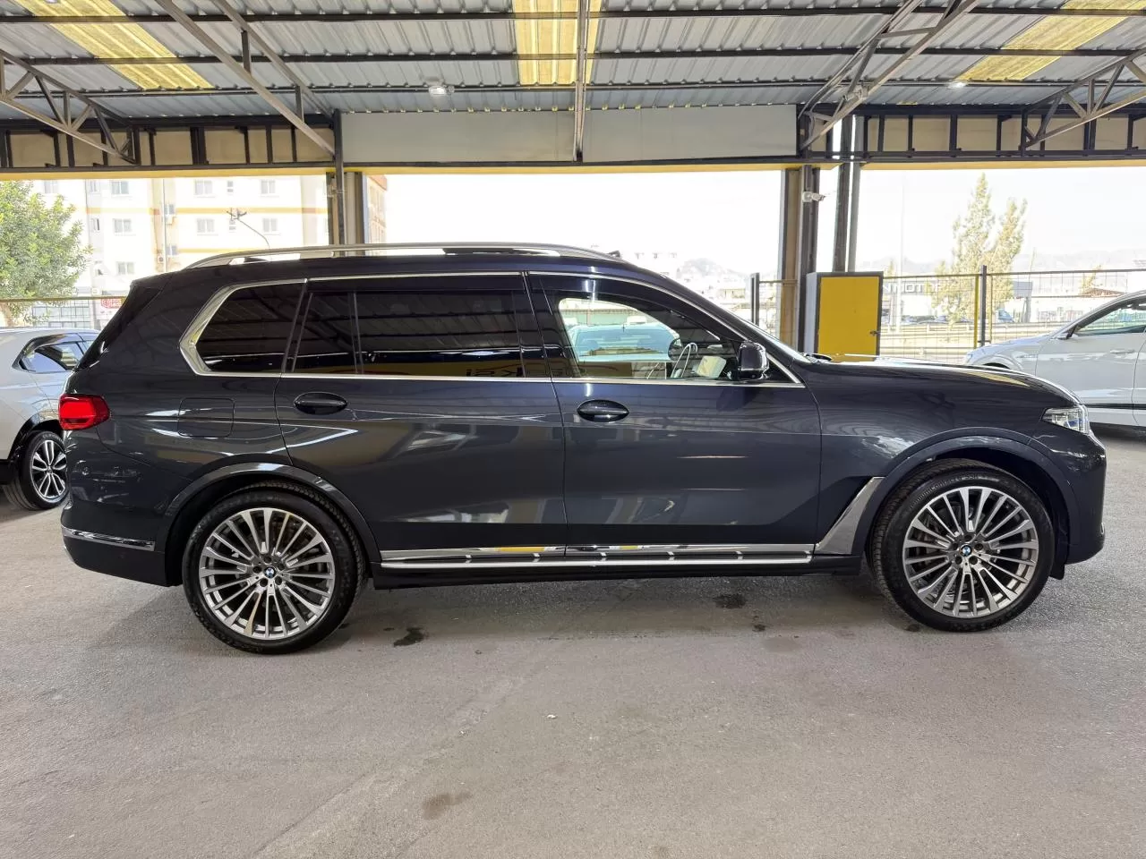 2021 Model Otomatik BMW X7 3. Görseli