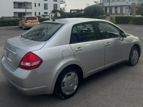 2004 Model Otomatik Nissan Tiida