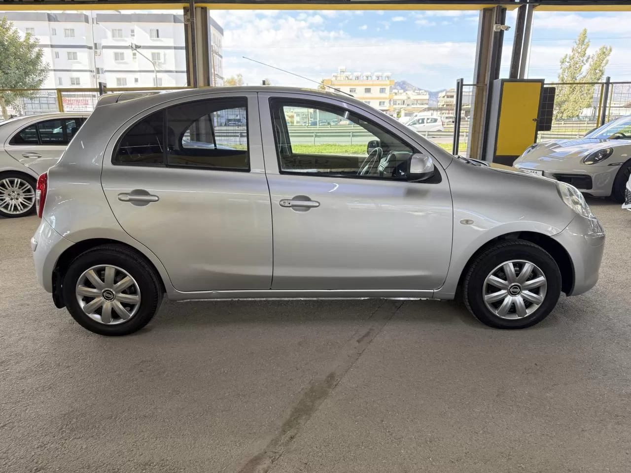 2011 Model Otomatik Nissan March 3. Görseli