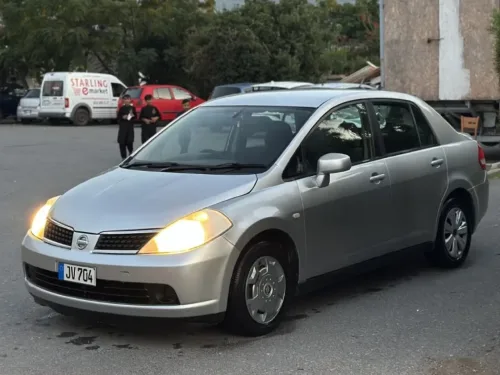 2005 Model Otomatik Nissan Tiida