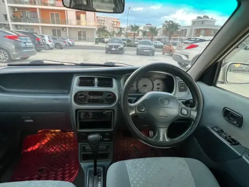 2001 Toyota Duet - Önizleme 4