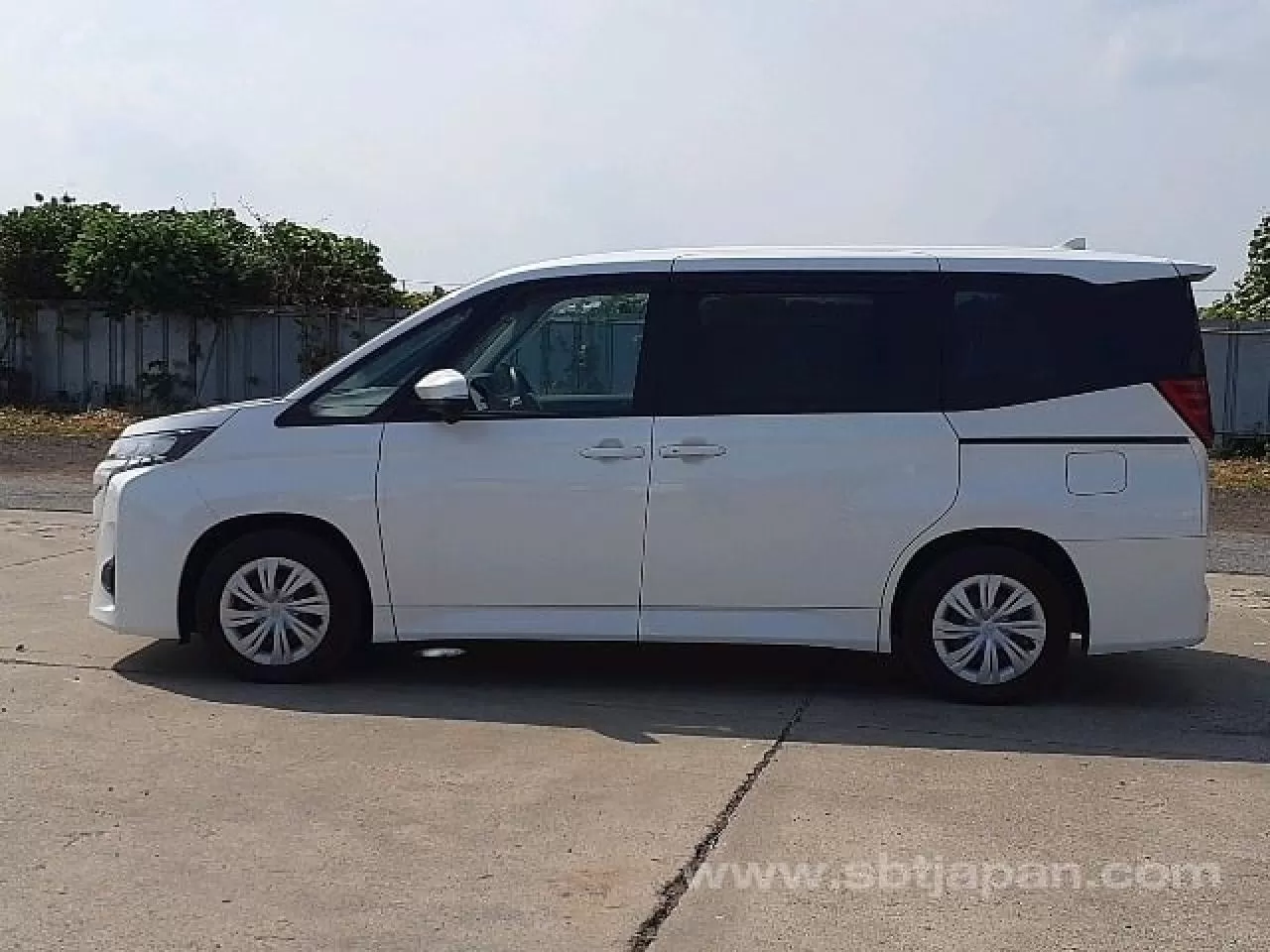 2024 Model Otomatik Toyota Noah