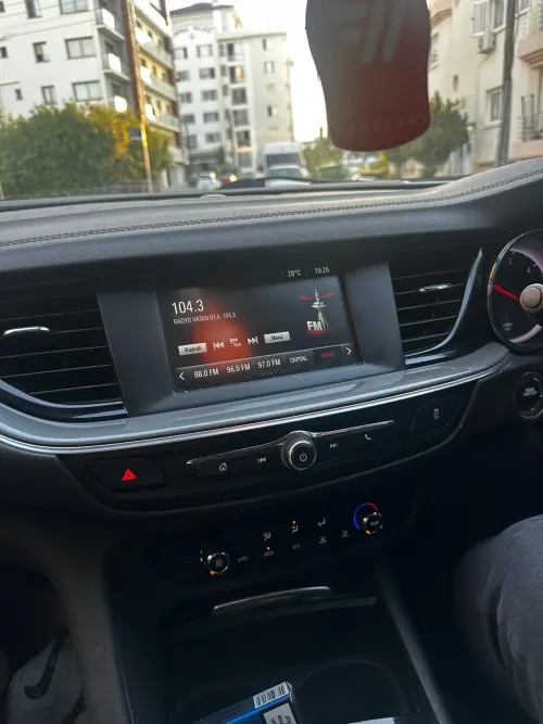 2018 Vauxhall Insignia - Önizleme 3
