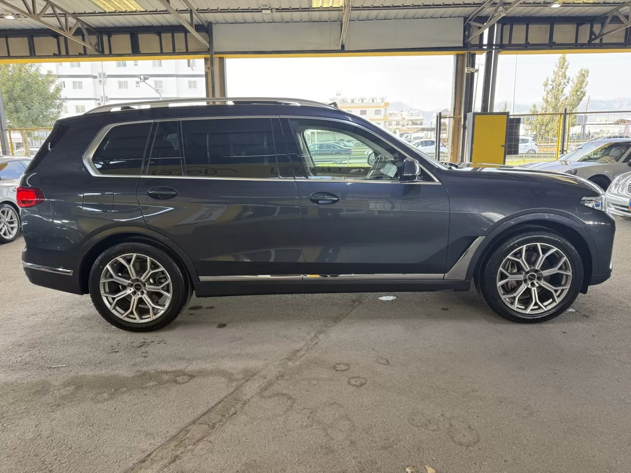 2023 Model Otomatik BMW X7 3. Görseli